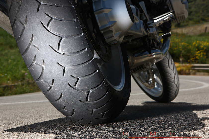 motorcycle-rear-tire-out-01