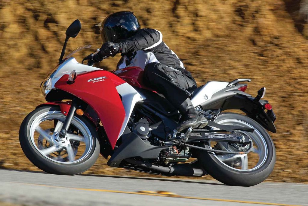 cbr250r-cornering-riding-fast-out
