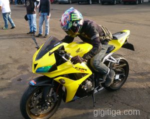 morning-ride-31-dec-2016-cbr600rr-2008-yellow-side-front-left-ihsan-02